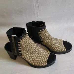 Steve Madden Sandals Golden Size 6 M Heels 3"